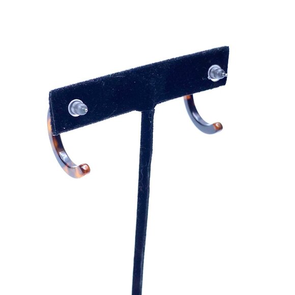 Vintage 1930s-40s Rootbeer Bakelite Shield Brooch — Tested & EUC + Hoop Earrings - Picture 10 of 10